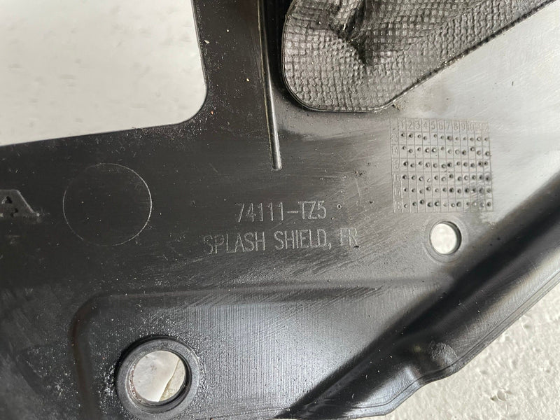 Load image into Gallery viewer, 2019 - 2025 HONDA PASSPORT ENGINE UNDERCOVER SPLASH GUARD SHIELD PANEL # 113408
