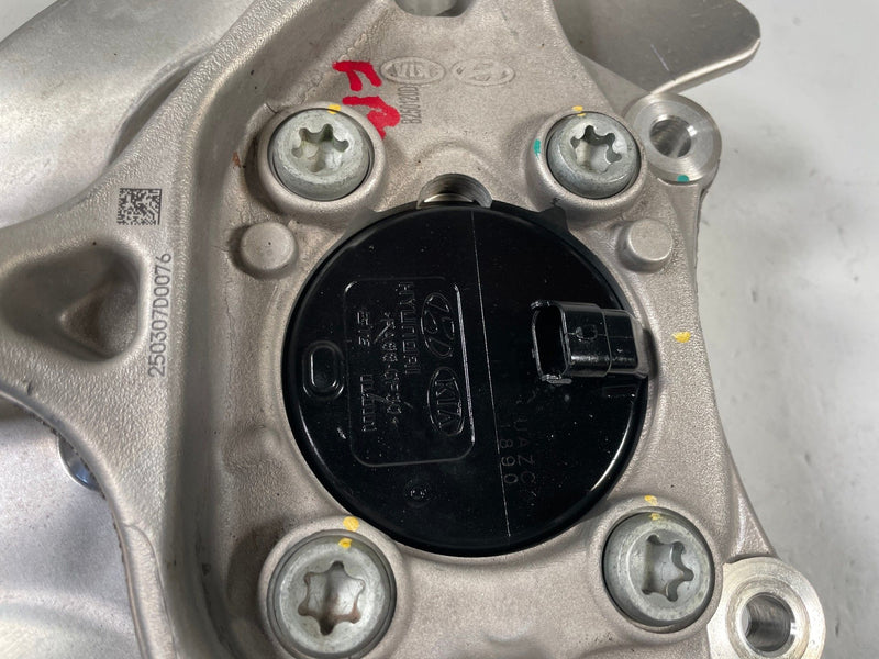 Load image into Gallery viewer, 2023-2025 HYUNDAI IONIQ 6 RWD FRONT RIGHT SIDE SPINDLE KNUCKLE &amp; HUB 5K # 110897
