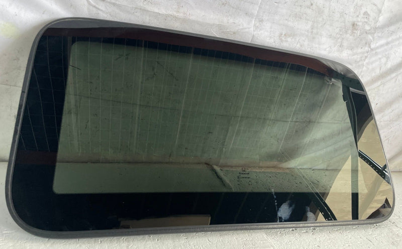 Load image into Gallery viewer, 2019 - 2025 HONDA PASSPORT SUNROOF SUN ROOF MOON ROOF WINDOW GLASS # 113387
