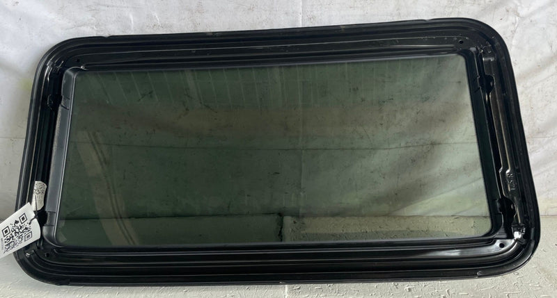 Load image into Gallery viewer, 2019 - 2025 HONDA PASSPORT SUNROOF SUN ROOF MOON ROOF WINDOW GLASS # 113387
