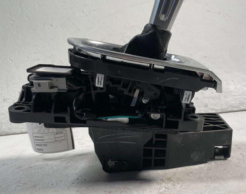 Load image into Gallery viewer, 2018 - 2023 FORD MUSTANG AUTO TRANSMISSION GEAR SHIFTER ASSEMBLY # 113515
