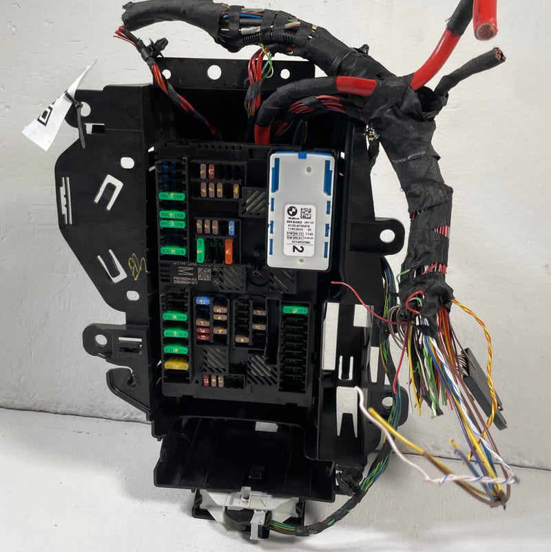 Load image into Gallery viewer, 2018 - 2024 BMW X3 G01 DASHBOARD FUSE RELAY CABIN JUNCTION BOX # 108209
