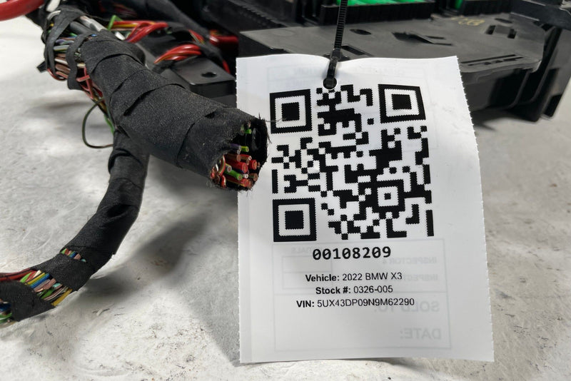 Load image into Gallery viewer, 2018 - 2024 BMW X3 G01 DASHBOARD FUSE RELAY CABIN JUNCTION BOX # 108209
