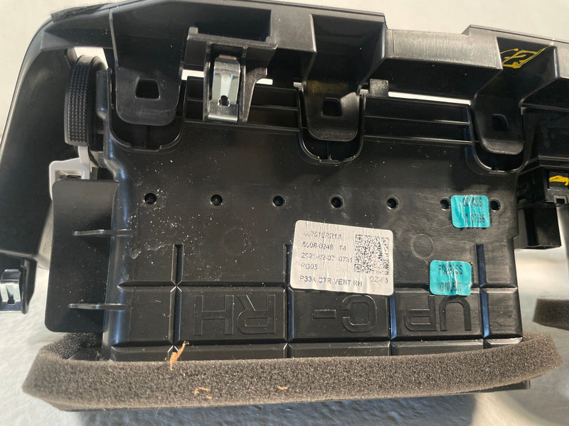 Load image into Gallery viewer, 2021-2025 NISSAN ROGUE DASH DASHBOARD CENTER HVAC AC AIR VENT GRILLE # 106798

