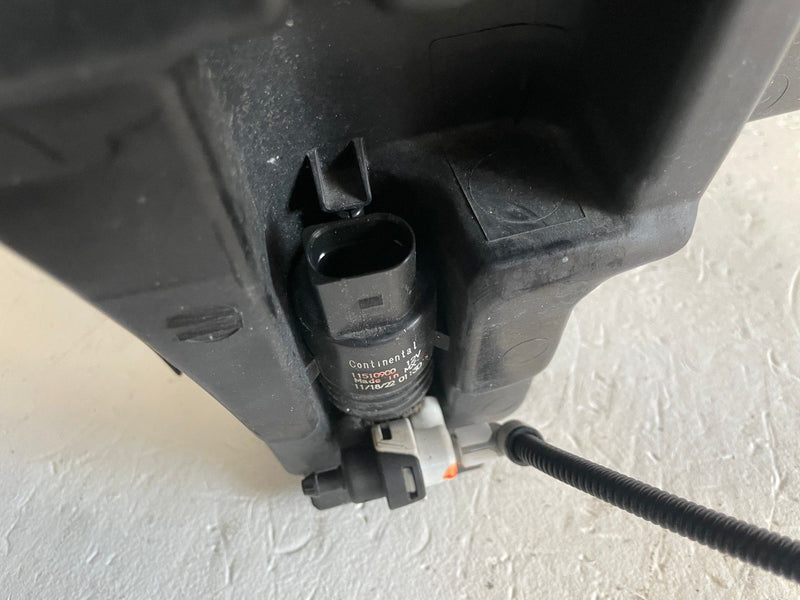 Load image into Gallery viewer, 2019 - 2025 HONDA PASSPORT WINDSHIELD WASHER RESERVOIR TANK W/ SENSOR # 113377
