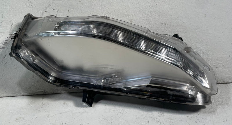 Load image into Gallery viewer, 2018 - 2023 FORD MUSTANG FRONT RIGHT PASSENGER SIDE FOG LIGHT LAMP # 113553
