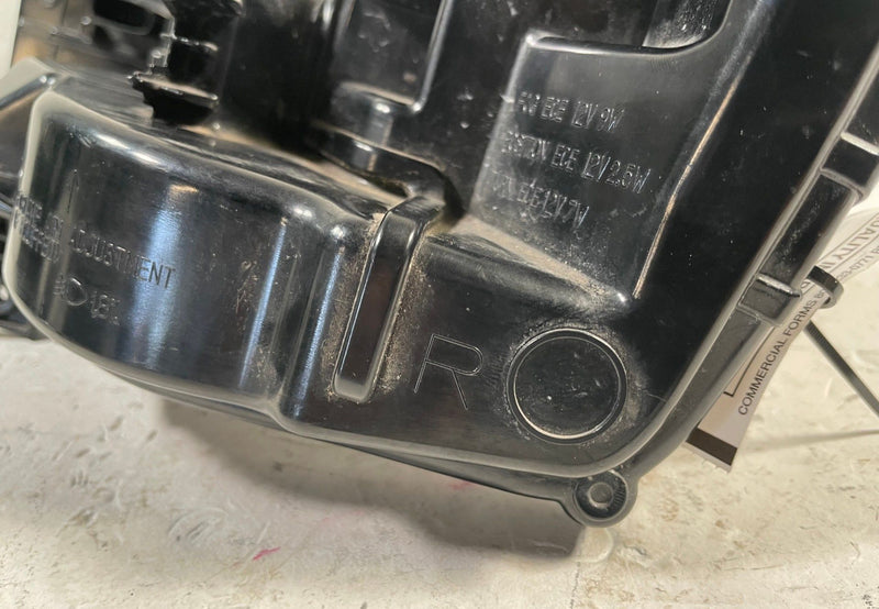 Load image into Gallery viewer, 2018 - 2023 FORD MUSTANG FRONT RIGHT PASSENGER SIDE FOG LIGHT LAMP # 113553
