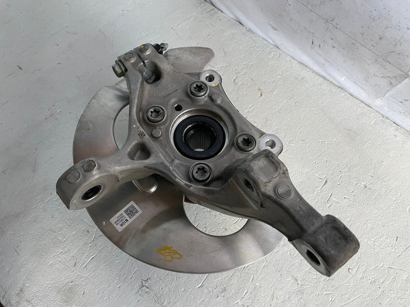 Load image into Gallery viewer, 22-26 HYUNDAI IONIQ 5 AWD FRONT RIGHT STEERING SPINDLE KNUCKLE W/ HUB # 108585

