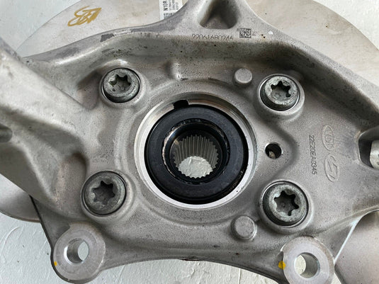 22-26 HYUNDAI IONIQ 5 AWD FRONT RIGHT STEERING SPINDLE KNUCKLE W/ HUB