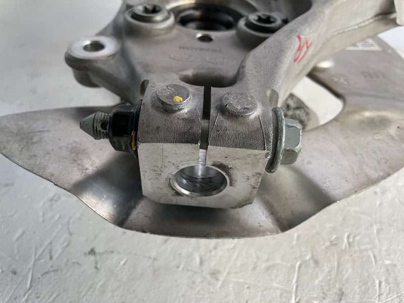 Load image into Gallery viewer, 22-26 HYUNDAI IONIQ 5 AWD FRONT RIGHT STEERING SPINDLE KNUCKLE W/ HUB # 108585
