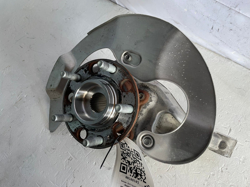Load image into Gallery viewer, 22-26 HYUNDAI IONIQ 5 AWD FRONT RIGHT STEERING SPINDLE KNUCKLE W/ HUB # 108585
