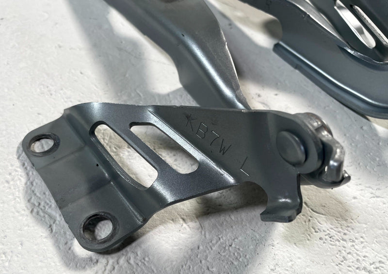 Load image into Gallery viewer, 2017-2025 MAZDA CX-5 LEFT &amp; RIGHT SIDE HOOD BONNET HINGE SILVER (45P) # 113758
