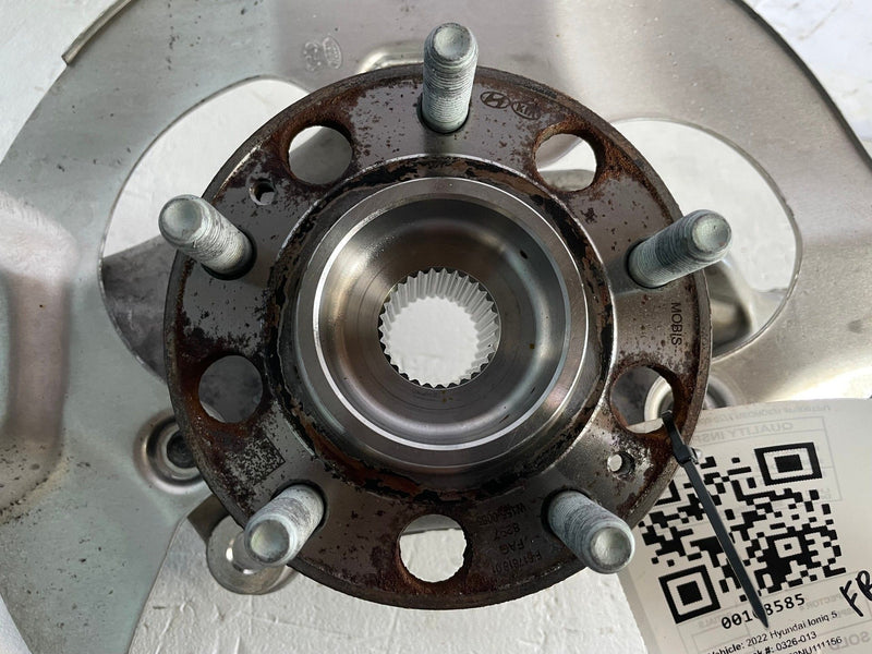 Load image into Gallery viewer, 22-26 HYUNDAI IONIQ 5 AWD FRONT RIGHT STEERING SPINDLE KNUCKLE W/ HUB # 108585

