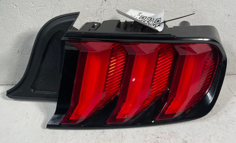 Load image into Gallery viewer, 2018 - 2023 FORD MUSTANG REAR RIGHT SIDE TAILLIGHT TAIL LIGHT LAMP # 113556
