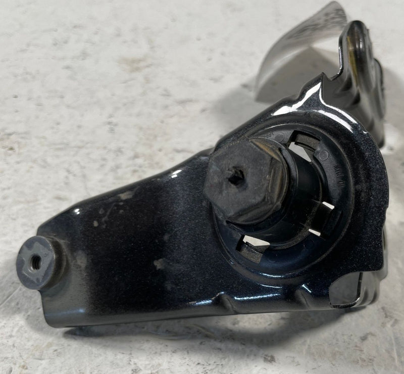Load image into Gallery viewer, 2018 - 2025 BMW X3 X4 G01 G02 FRONT LEFT FORWARD UPPER FENDER BRACKET # 108192
