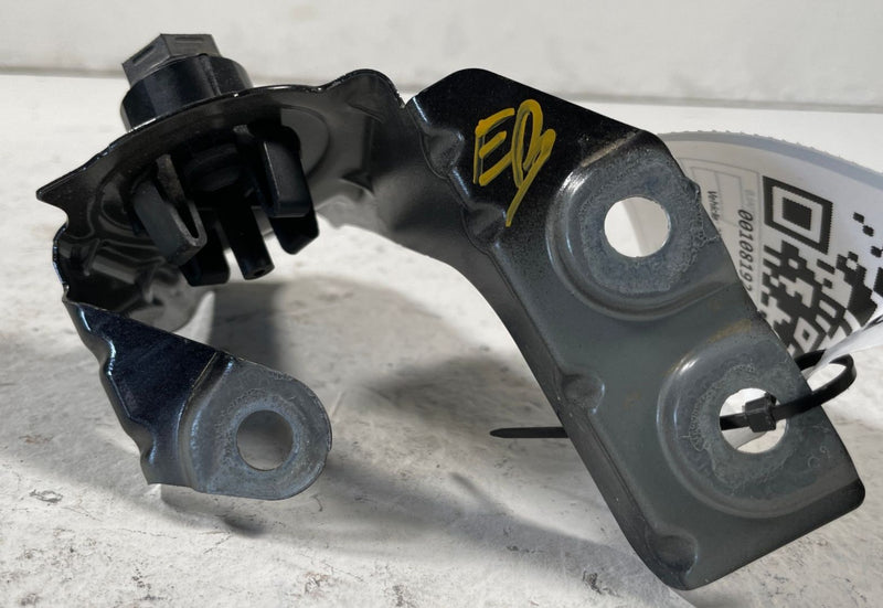 Load image into Gallery viewer, 2018 - 2025 BMW X3 X4 G01 G02 FRONT LEFT FORWARD UPPER FENDER BRACKET # 108192
