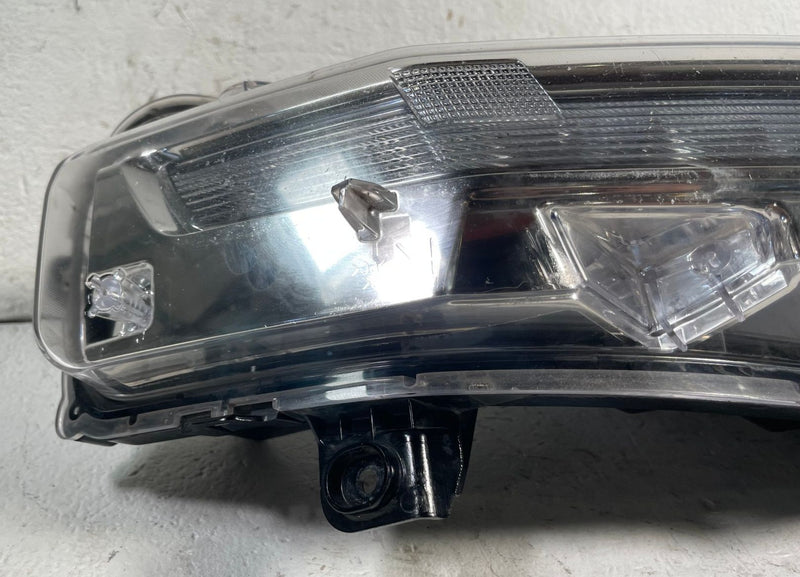 Load image into Gallery viewer, 2018 - 2023 FORD MUSTANG FRONT RIGHT PASSENGER SIDE FOG LIGHT LAMP # 113552
