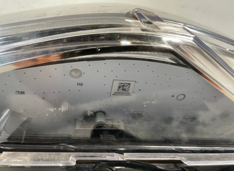 Load image into Gallery viewer, 2018 - 2023 FORD MUSTANG FRONT RIGHT PASSENGER SIDE FOG LIGHT LAMP # 113552
