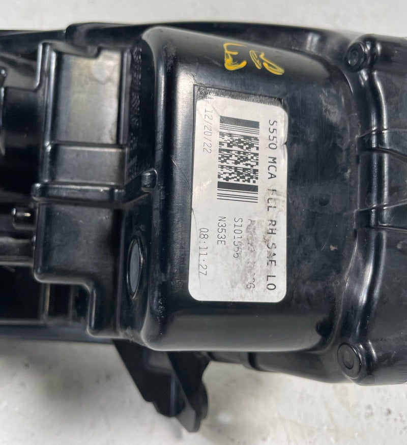 Load image into Gallery viewer, 2018 - 2023 FORD MUSTANG FRONT RIGHT PASSENGER SIDE FOG LIGHT LAMP # 113552
