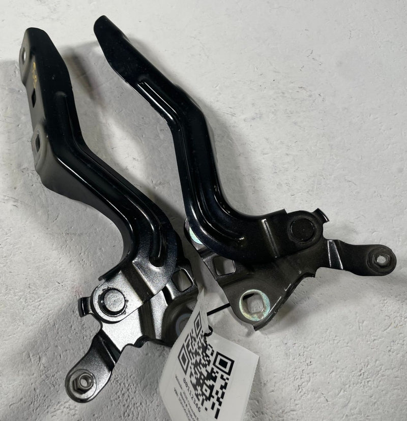 Load image into Gallery viewer, 25 - 26 CHEVROLET EQUINOX FRONT LEFT &amp; RIGHT SIDE HOOD HINGES PAIR 1.5L # 112346
