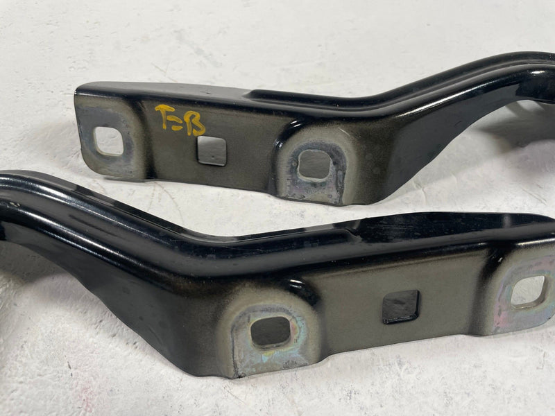 Load image into Gallery viewer, 25 - 26 CHEVROLET EQUINOX FRONT LEFT &amp; RIGHT SIDE HOOD HINGES PAIR 1.5L # 112346
