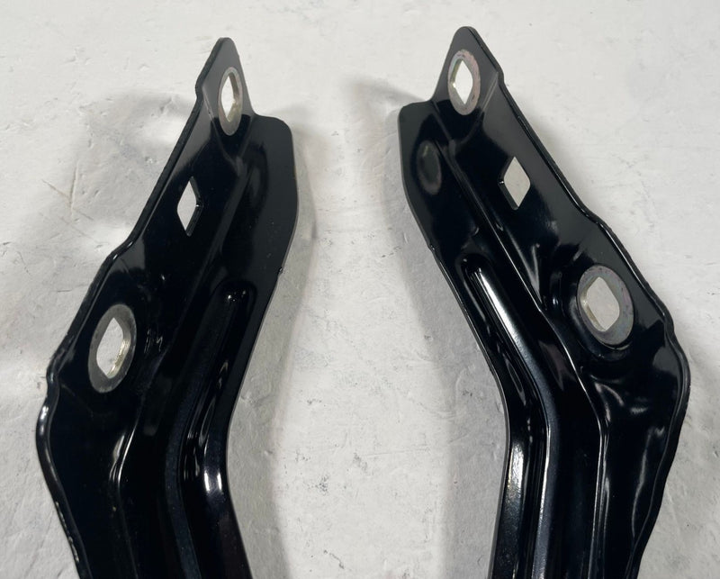 Load image into Gallery viewer, 25 - 26 CHEVROLET EQUINOX FRONT LEFT &amp; RIGHT SIDE HOOD HINGES PAIR 1.5L # 112346
