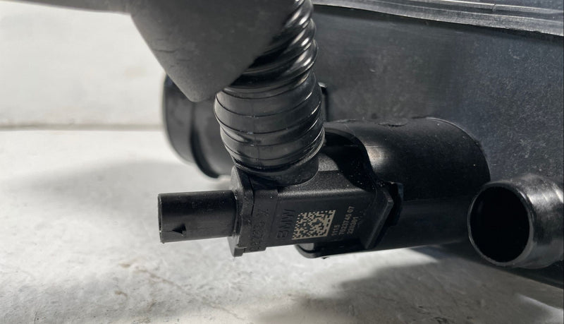 Load image into Gallery viewer, 2028-2024 BMW X3 ENGINE AIR CLEANER INTAKE FILTERED AIR PIPE TUBE # 108253
