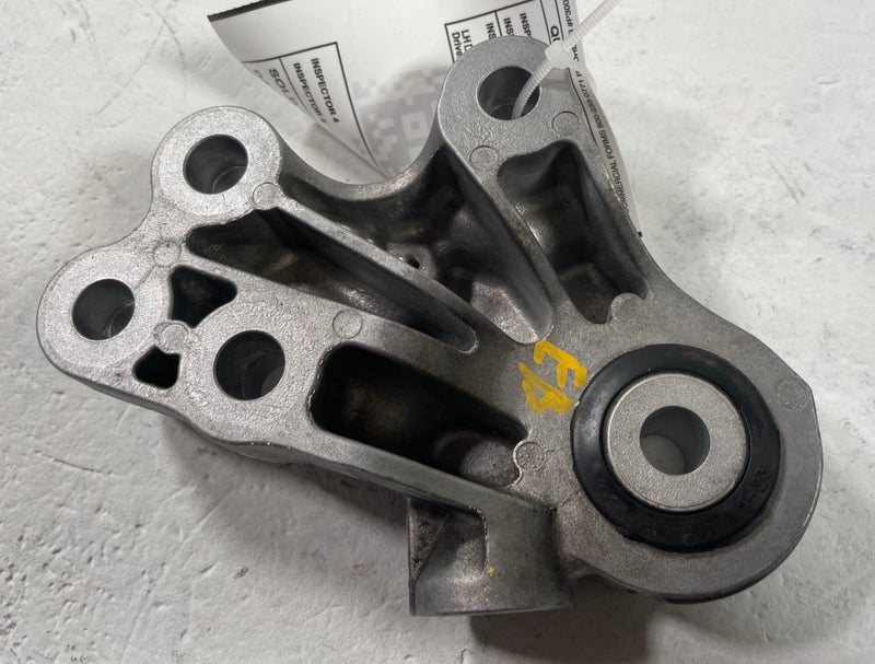 Load image into Gallery viewer, 2025 - 2026 CHEVROLET EQUINOX TRANSMISSION MOUNT SUPPORT BRACKET 1.5L # 112344

