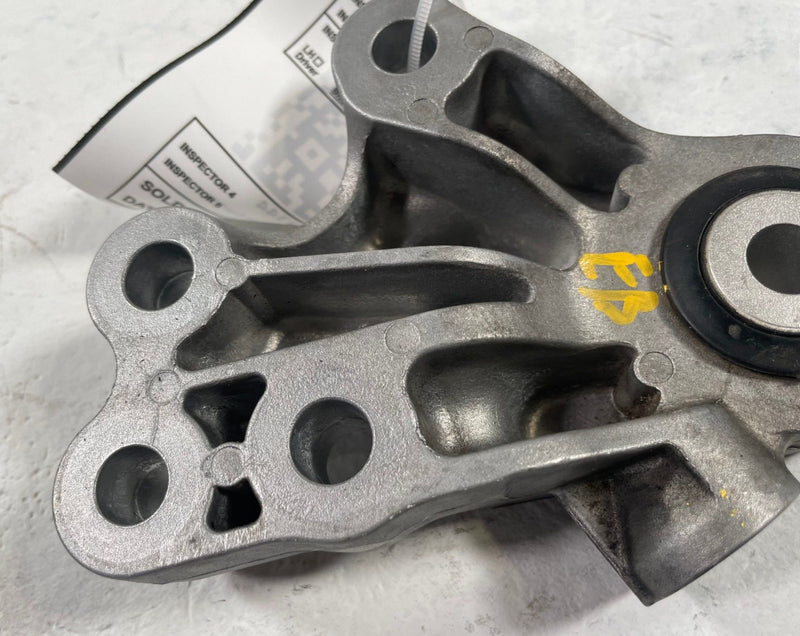 Load image into Gallery viewer, 2025 - 2026 CHEVROLET EQUINOX TRANSMISSION MOUNT SUPPORT BRACKET 1.5L # 112344
