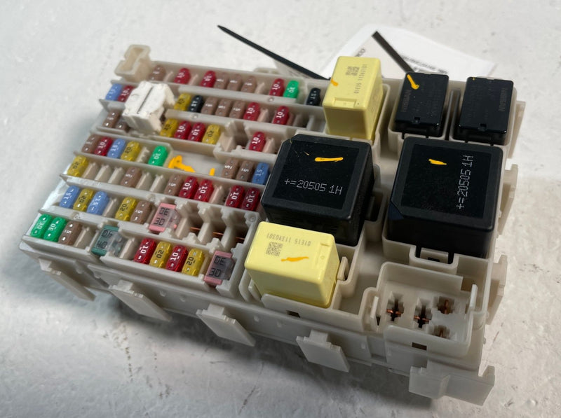 Load image into Gallery viewer, 2021 -2023 NISSAN ROGUE CABIN FUSE RELAY JUNCTION BOX BLOCK MODULE UNIT # 106775
