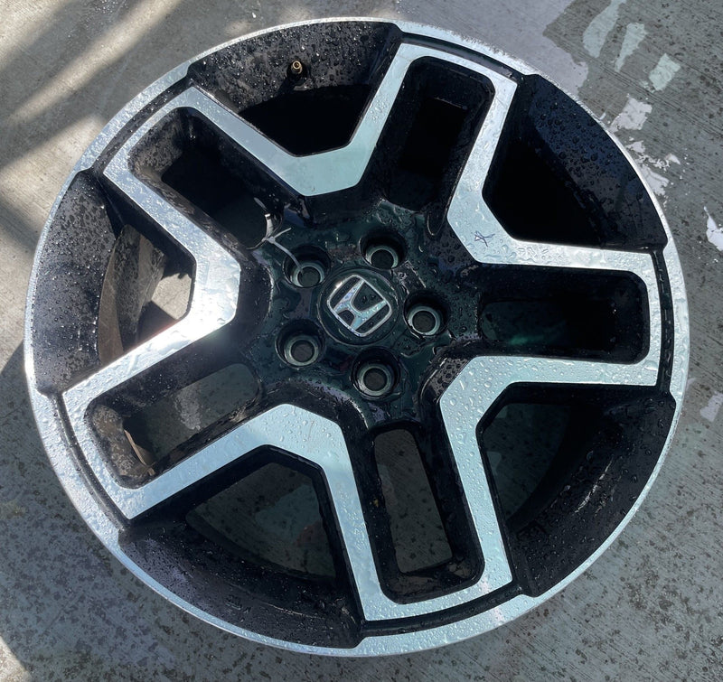 Load image into Gallery viewer, HONDA PASSPORT ELITE 20X8-1/2 TWIN 5 SPOKE ALLOY WHEEL RIM 2022-2023 # 113430
