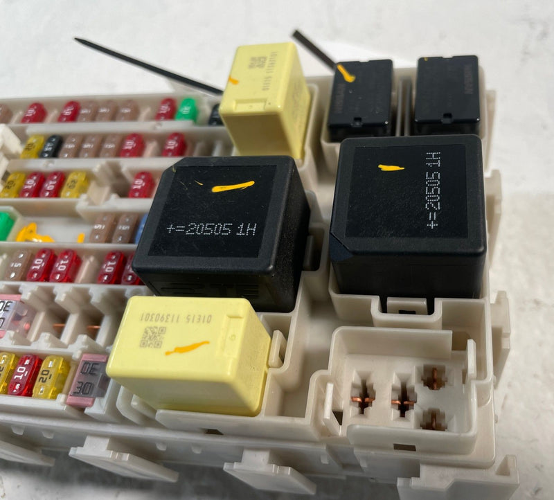 Load image into Gallery viewer, 2021 -2023 NISSAN ROGUE CABIN FUSE RELAY JUNCTION BOX BLOCK MODULE UNIT # 106775
