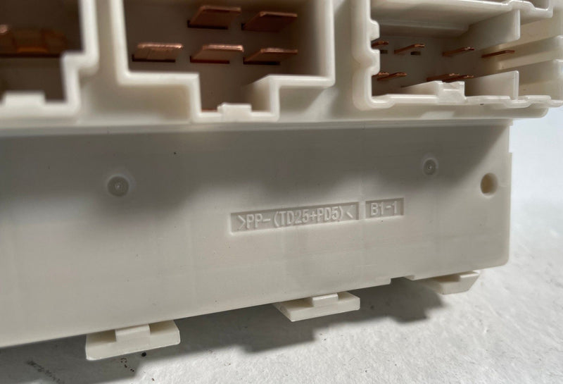 Load image into Gallery viewer, 2021 -2023 NISSAN ROGUE CABIN FUSE RELAY JUNCTION BOX BLOCK MODULE UNIT # 106775
