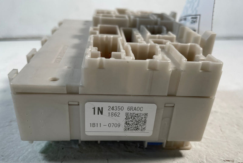 Load image into Gallery viewer, 2021 -2023 NISSAN ROGUE CABIN FUSE RELAY JUNCTION BOX BLOCK MODULE UNIT # 106775

