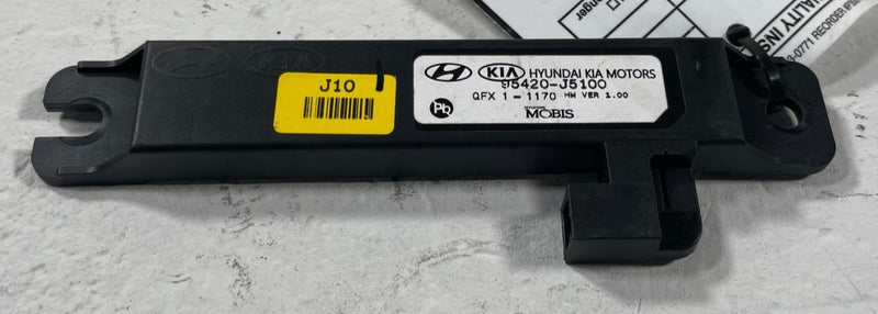 Load image into Gallery viewer, 2019-2023 GENESIS G70 KEYLESS ENTRY ANTENNA RECEIVER MODULE 95420-J5100 # 110941
