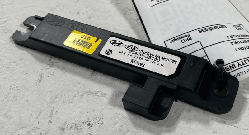 Load image into Gallery viewer, 2019-2023 GENESIS G70 KEYLESS ENTRY ANTENNA RECEIVER MODULE 95420-J5100 # 110941
