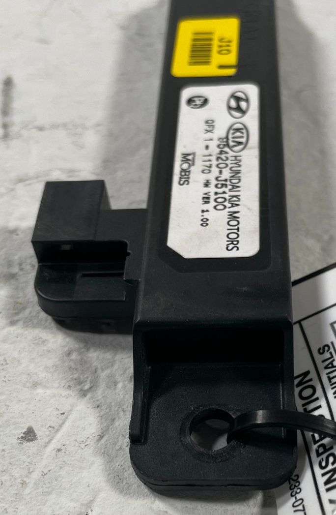 Load image into Gallery viewer, 2019-2023 GENESIS G70 KEYLESS ENTRY ANTENNA RECEIVER MODULE 95420-J5100 # 110941
