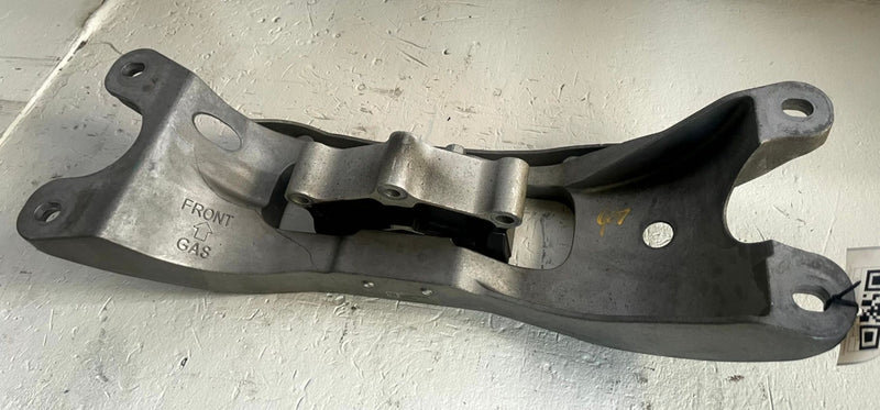 Load image into Gallery viewer, 2020 - 2026 FORD EXPLORER AUTOMATIC TRANSMISSION MOUNT BRACKET 2.3L # 111067
