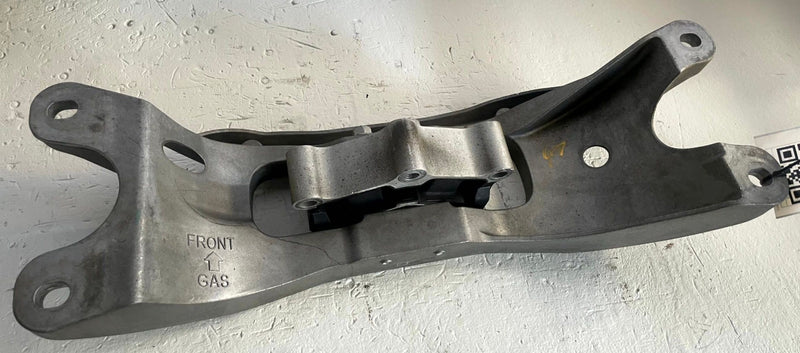 Load image into Gallery viewer, 2020 - 2026 FORD EXPLORER AUTOMATIC TRANSMISSION MOUNT BRACKET 2.3L # 111067
