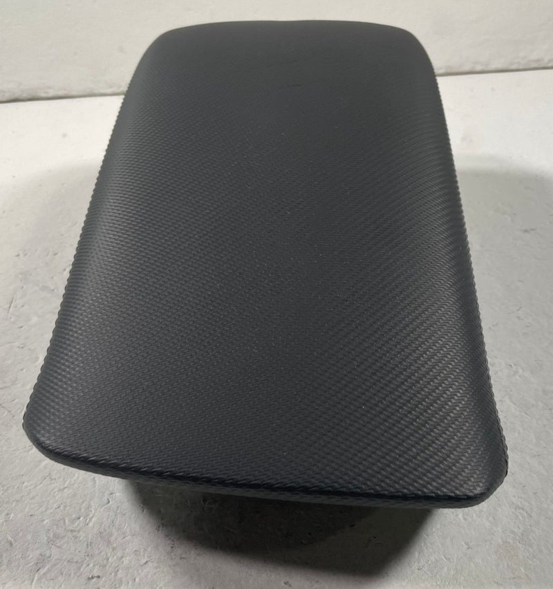Load image into Gallery viewer, 2025-2026 CHEVROLET EQUINOX CENTER CONSOLE ARM REST LID COVER BLACK 1.5L #112427
