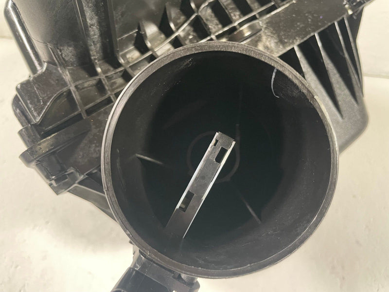 Load image into Gallery viewer, 2018-2026 CHEVROLET EQUINOX ENGINE AIR CLEANER INTAKE FILTER HOUSING BOX #112406
