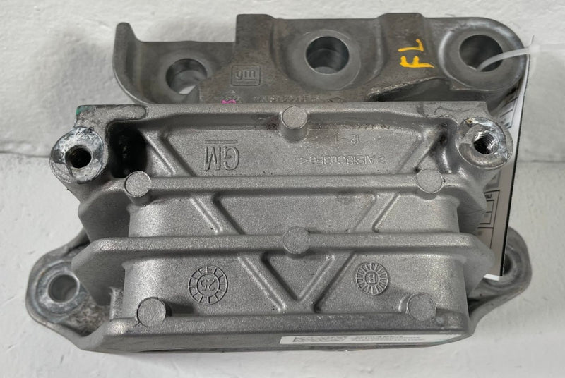 Load image into Gallery viewer, 25-26 CHEVROLET EQUINOX FWD FRONT LEFT SIDE MOUNT SUPPORT BRACKET 1.5L # 112424
