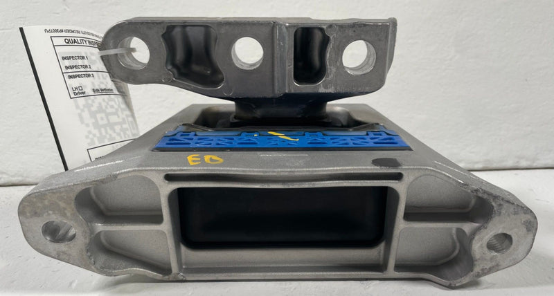 Load image into Gallery viewer, 25-26 CHEVROLET EQUINOX FWD FRONT LEFT SIDE MOUNT SUPPORT BRACKET 1.5L # 112424
