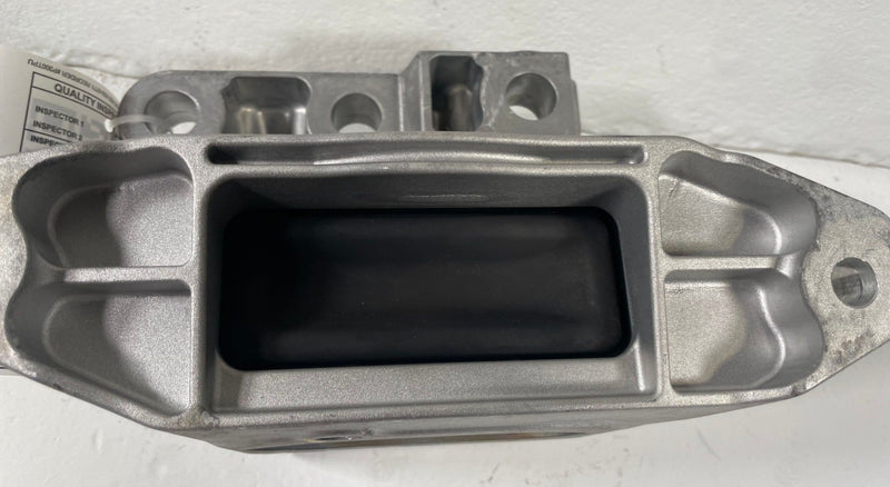 Load image into Gallery viewer, 25-26 CHEVROLET EQUINOX FWD FRONT LEFT SIDE MOUNT SUPPORT BRACKET 1.5L # 112424
