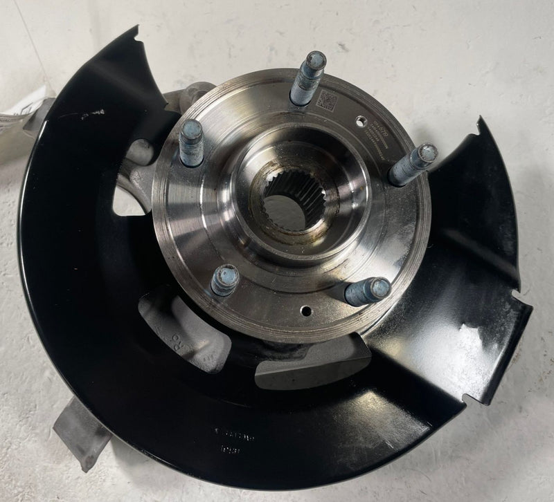 Load image into Gallery viewer, 25-26 CHEVROLET EQUINOX FRONT RIGHT SPINDLE KNUCKLE W/ BEARING HUB 1.5L #112414
