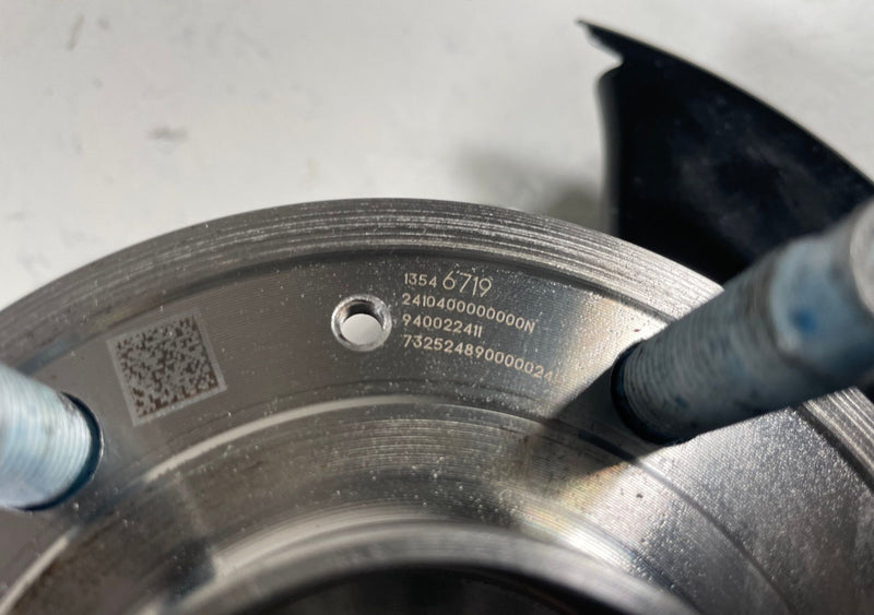 Load image into Gallery viewer, 25-26 CHEVROLET EQUINOX FRONT RIGHT SPINDLE KNUCKLE W/ BEARING HUB 1.5L #112414
