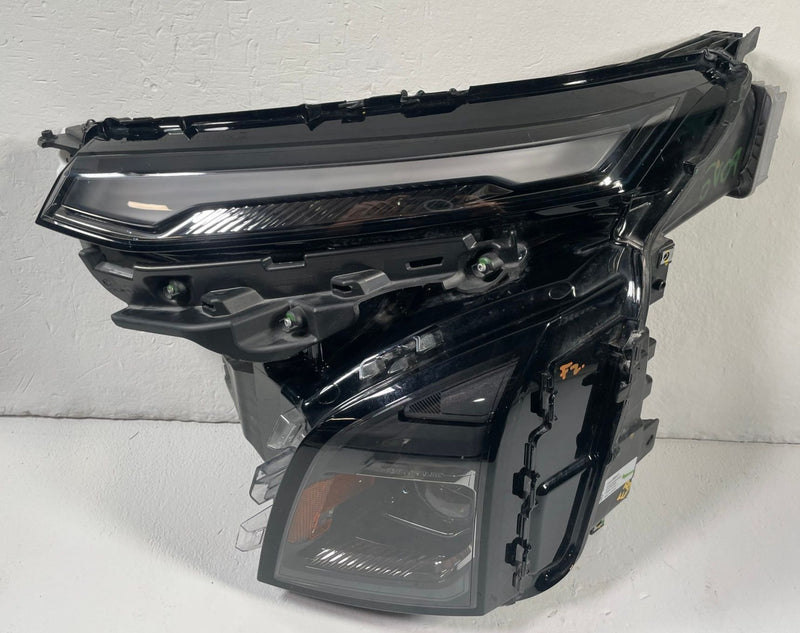 Load image into Gallery viewer, 2025-2026 CHEVROLET EQUINOX LEFT DRIVER SIDE LED HEADLIGHT HEADLAMP # 112425
