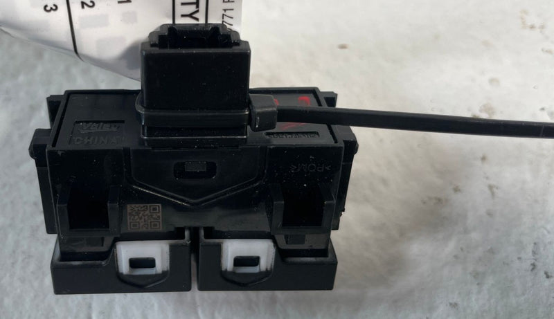 Load image into Gallery viewer, 2021-25 NISSAN ROGUE KICKS FRONT RIGHT PASSENGER DOOR LOCK UNLOCK SWITCH #106771

