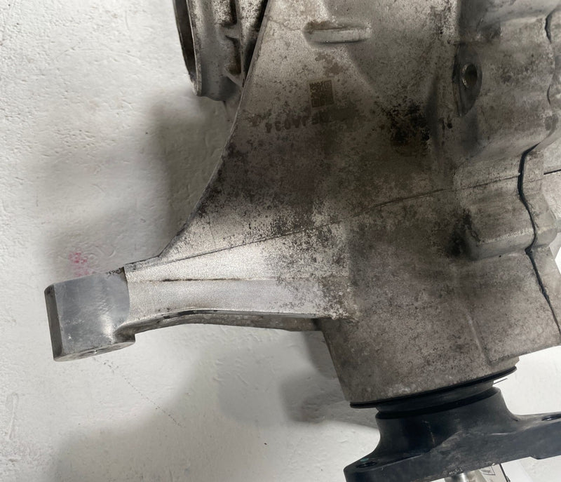 Load image into Gallery viewer, 2019 - 2023 GENESIS G70 RWD REAR AXLE DIFFERENTIAL CARRIER ASSEMBLY 2.0L #110990
