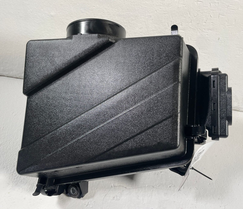 Load image into Gallery viewer, 22-23 GENESIS G70 ENGINE AIR INTAKE CLEANER FILTER HOUSING BOX 2.0L # 110980
